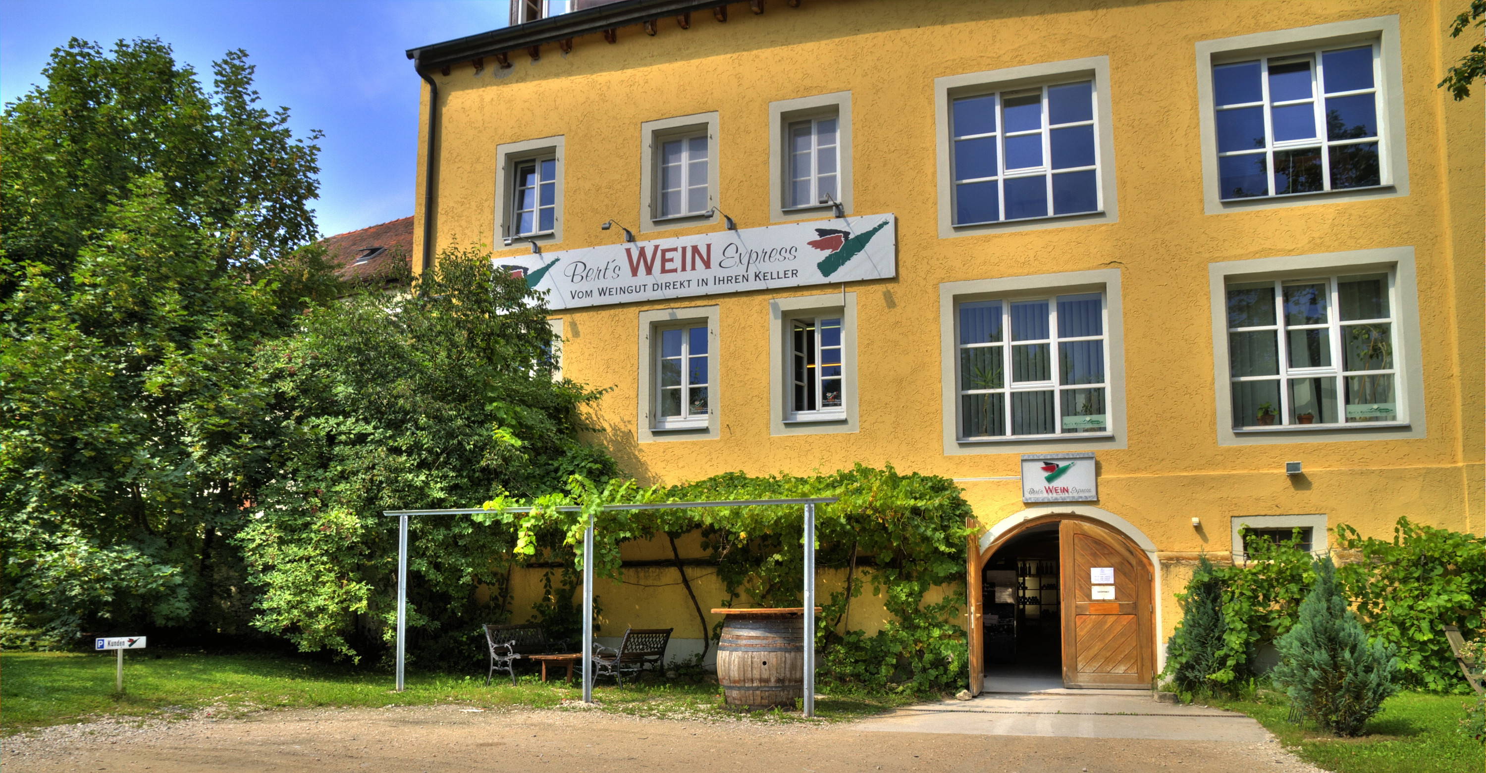 Berts_Weinexpress_Geschaft_007_Crop_scaled